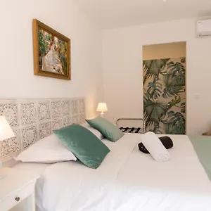 Bien D'exception En Face Du Palais Des Papes Appartement